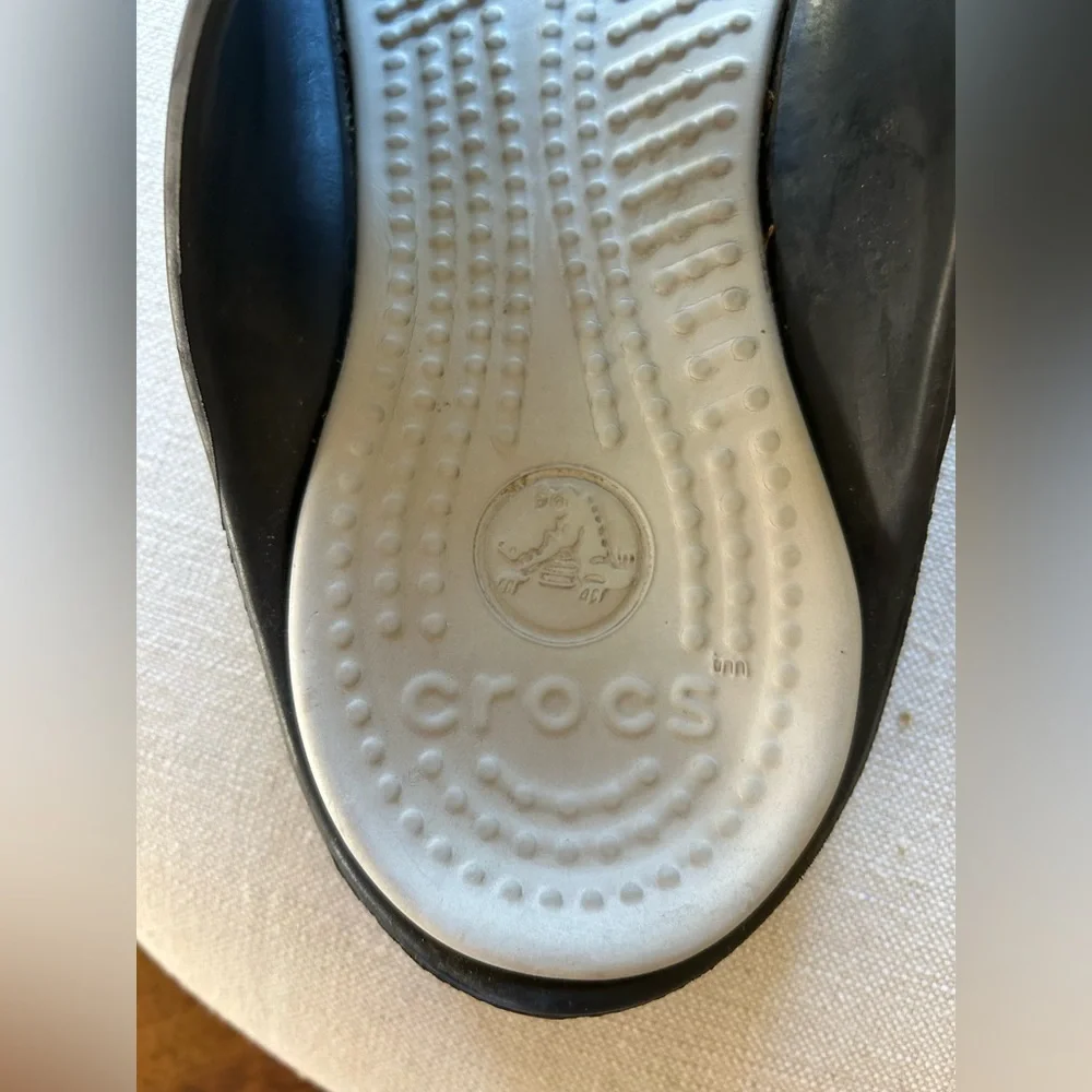 CROCS Adult Unisex Baya Slide Two-Tone Slide Sandals in Black and Cream Footbed